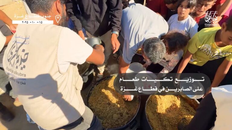 توزیع غذای گرم