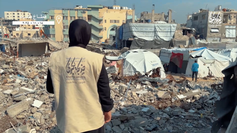 توزیع بسته های بهداشتی زنان در نواز غزه