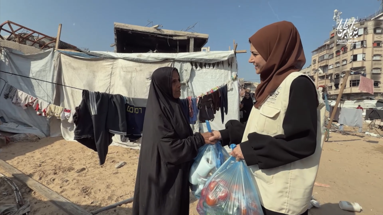 توزیع بسته های بهداشتی زنان