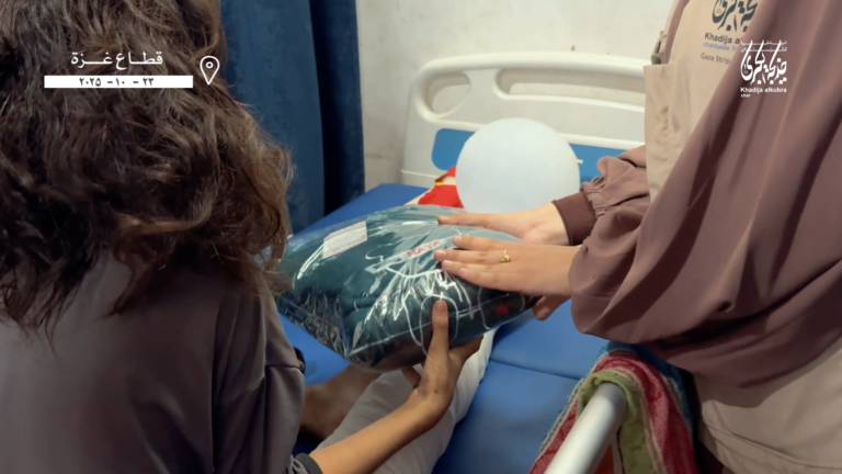 توزیع لباس زنانه در غزه