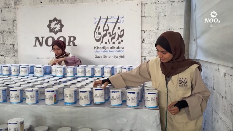 توزیع شیر بین کودکان غزه