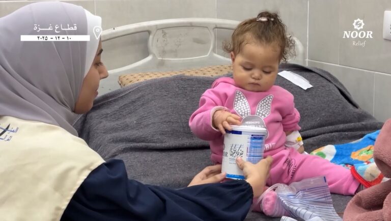 توزیع شیر بین کودکان غزه