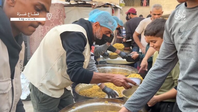 توزیع بسته های غذایی در غزه