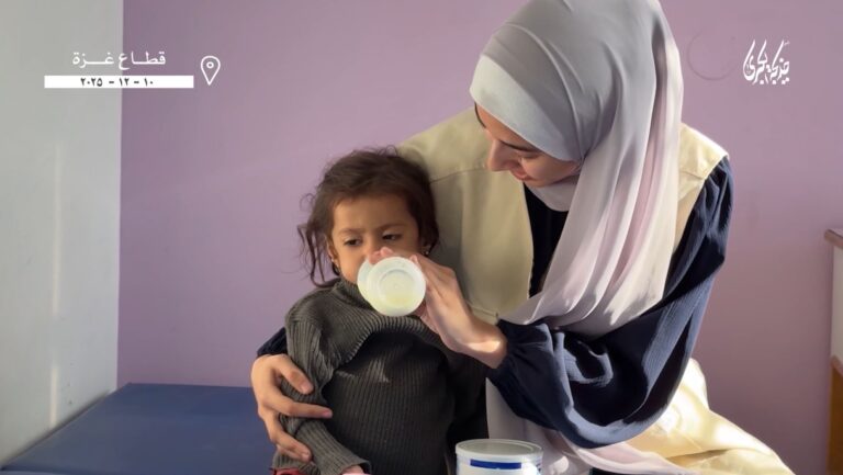 توزیع شیر بین کودکان غزه