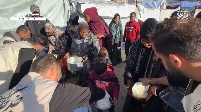 توزیع وعده های غذایی در غزه